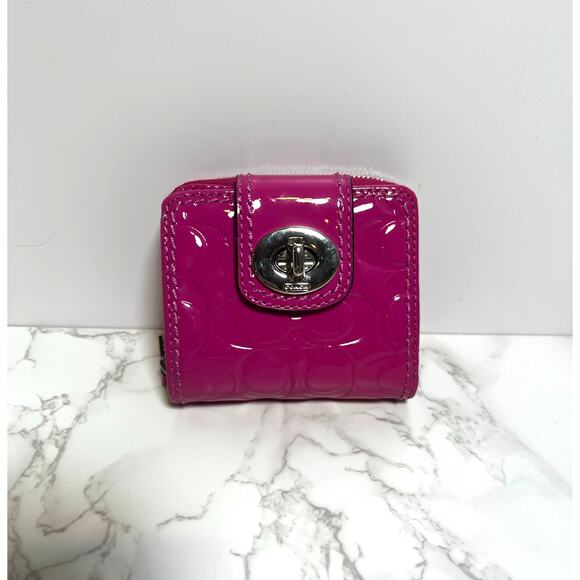 Coach Turnlock Embossed Patent Wallet NWT - Picture 2 of 6